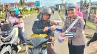 Serangkaian Ops Keselamatan Kapuas 2024, Satlantas Polres Kapuas Hulu Bagi – Bagi Takjil Gratis