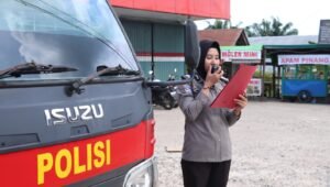 Polwan Sat Binmas Polres Kapuas Hulu Berikan Himbauan Kamtibmas Melalui Penling