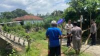 Pasca Diterjang Banjir Akses Jalan ke Jembatan Ngepeh Kalidawir Tulungagung Ditutup Polisi