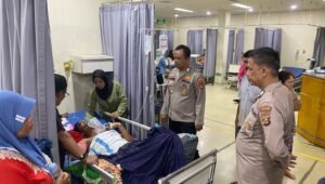 ‘Nyetep Motor’ Tangan Mahasiswa Putus Disambar Kereta