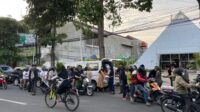 Jelang Berbuka Puasa, Relawan BS Tulungagung Bagikan 200 Takjil Nasi Kotak di Depan Kantor Raho Club