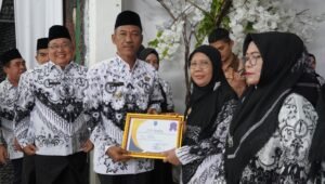 HUT PGRI Ke-78, Pemkab OKI Beri Apresiasi Guru Berprestasi