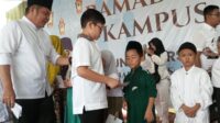 Herman Deru Berikan 1445 Santunan Pada anak Yatim