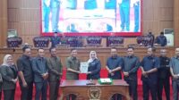 Bupati Musi Rawas Hj. Ratna Machmud Menghadiri rapat paripurna penyampaian LKPJ