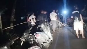 Batang Bambu Ditebar Oleh Orang Tak Dikenal, Ketua RW O3 dan Warga Muara Dua Lakukan Pembersihan
