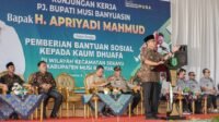 Sambut Lebaran, Apriyadi Boyong Paket Sembako dan THR untuk Kaum Dhuafa di Desa Lumpatan