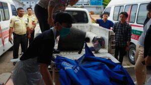 ‘Motong’ Jalan, Andrian Tewas Terlindas Mobil Truk Box Hino