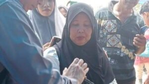 Pedagang Ini Merasa Terharu, Dagangan Buahnya Dibeli Rombongan Presiden Jokowi
