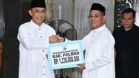 Serahkan Bantuan Hibah di Polman, Prof Zudan Harap Dimanfaatkan Untuk Kebersihan Toilet