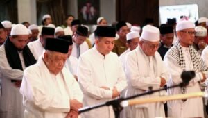 Salat Tarawih Berjamaah, Pj Gubernur Agus Fatoni Ingatkan Masyarakat Jaga Iklim Kondusif di Sumsel