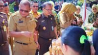 Warga Kota Sekayu Serbu Pasar Murah di Halaman Kantor Kejari Muba