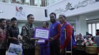 Ratu Dewa Berikan Bonus Para Atlet yang Harumkan Nama Palembang