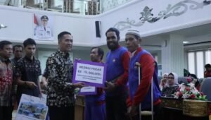 Ratu Dewa Berikan Bonus Para Atlet yang Harumkan Nama Palembang