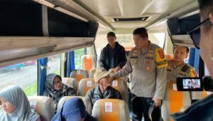 Wakapolresta Bandung AKBP Maruly Pardede Melepas 150 Pemudik Gratis Menuju Jawa Tengah