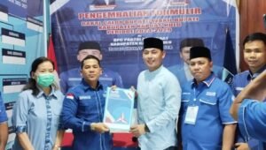 Wahyudi Hidayat Kembalikan Berkas Pendaftaran ‘Balon’ Bupati