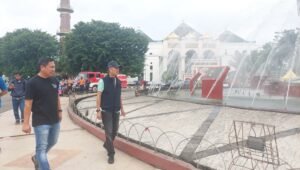 Ratu Dewa Pastikan Area Bundaran Air Mancur Hingga Trotoar Ampera Bersih untuk Sholat Idul Fitri Besok