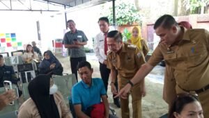 Hari Pertama Masuk Kerja Pasca Cuti Lebaran, Ratu Dewa Sidak Kantor Disdukcapil dan Camat Kemuning