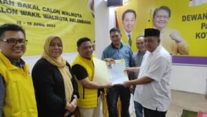 Kembalikan Formulir Pendaftaran Walikota, Anton Nurdin Optimis di Usung Golkar di Pilwako