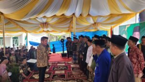 Herman Deru Kukuhkan Tim Relawan di Tungkal Ilir dan Kalidoni