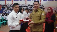 Bupati Kapuas Hulu Serahkan SK 2.349 Pegawai Pemerintah dengan Perjanjian Kerja di Lingkup Pemkab