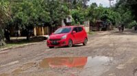 Jalan Lintas Sekayu – Lubuklinggau di Desa Petunang Jadi Keluhan Masyarakat