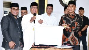 Korpri Sulbar Beri Hadiah 2 Paket Umroh Untuk Jamaah Masjid Baitul Anwar