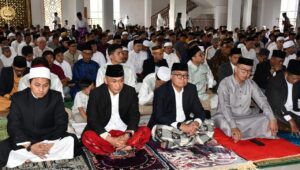 Salat Id Bareng OPD di Masjid Baitul Anwar, Pj Gubernur Sulbar Prof Zudan: Mohon Maaf Lahir dan Batin