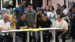 Warga Mamuju Merasa Bahagia Bisa Menyapa dan Bertemu Langsung Presiden Joko Widodo di Mall Matoz