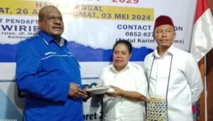 Ikatan Adat Fakfak Warnai Pendaftaran Pasangan Utayoh Jilid 2 di Partai PAN