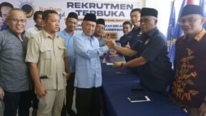 Pakde Slamet Ambil Formulir di NasDem