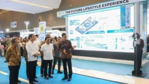 Dikunjungi Presiden Jokowi, Dirut PLN Paparkan Kesiapan Ekosistem Kendaraan Listrik di Booth PLN di PEVS 2024