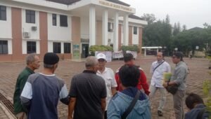 Tuntut Hak Sengketa Lahan Jalan Tol, Warga Prabumulih Kembali Gelar Aksi di Pengadilan Negeri