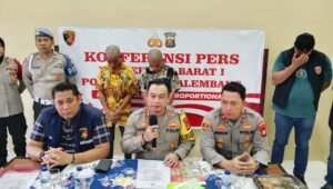 Bermodus ‘Ngamen’ Tak Tahunya Sambil ‘Malak’