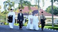 Pj Gubernur Agus Fatoni dan Keluarga Salat Ied Berjamaah bersama Masyarakat Sumsel di Halaman Griya Agung