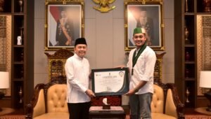 Pertama Kali di Sumbagsel, Pj Gubernur Sumsel Agus Fatoni Terima Penghargaan dari HMI Sumbagsel
