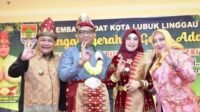 Pemberian Gelar Adat Wamenaker Dihadiri Bupati Musi Rawas Hj.Ratna Machmud