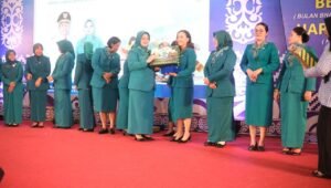 Ketua TP PKK Kab Kapuas Hulu Hadiri Acara Puncak BBGRM, HKG PKK Ke – 52 dan Harganas Tahun 2024