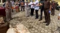432 Kilogram Mie Berformalin Dimusnahkan Petugas