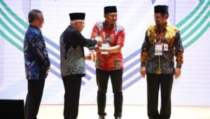 Peringati HUT Ke-44, Wapres Serahkan Secara Simbolis Mobil Perpustakaan Keliling untuk Pemkab Fakfak