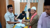 Kades Manaresmi Musi Rawas Bagikan Insentif Guru Ngaji 