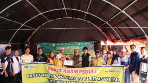 Peduli Bencana Sumbar, Bukit Asam (PTBA) Salurkan Bantuan untuk Korban Banjir Bandang