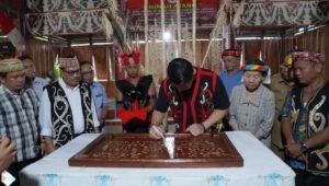 Bupati Kapuas Hulu : Dange Memberi Ruang untuk Penampilan Adat dan Budaya Agar Tetap Lestari