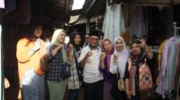 Pakde Slamet Diserbu Emak-emak