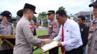 Kapolres Kapuas Hulu Berikan Penghargaan Untuk Personil dan Kades