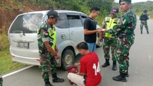 Antisipasi Arus Mudik Gawai TNI di Kapuas Hulu Wilayah Perbatasan Sweeping Jalan