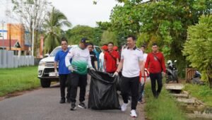 Pemkab Kapuas Hulu Gelar Jumat Bersih, Bupati : Upaya Pemenuhan Lingkungan Hidup yang Baik dan Sehat