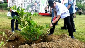 Resmikan Taman Sulbar Maju Terus, Prof Zudan Arif Fakrulloh: Semua Jenis Tanaman Sulbar Perlu Ditanam Disini