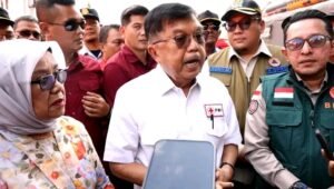 Ketua Umum PMI Jusuf Kalla Tinjau Lokasi Terdampak Banjir Bandang di Tanah Datar