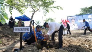 Momen Harkitnas, Pj Gubernur Sulbar, Bahtiar dan Forkopimda Menanam Sukun