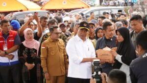 Presiden RI Melalui Menko PMK dan Mensos, Berikan Bantuan Korban Banjir Bandang Di Tanah Datar